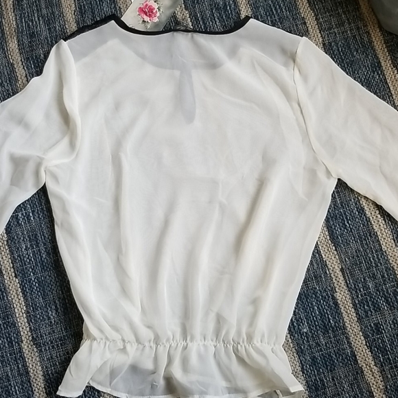 Lily Rose Sheer Lace Top - Picture 5 of 6